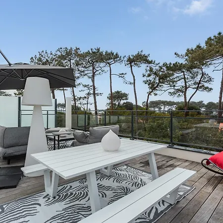 Rooftop Avec Jacuzzi Et Vue Degagee De Gamme *