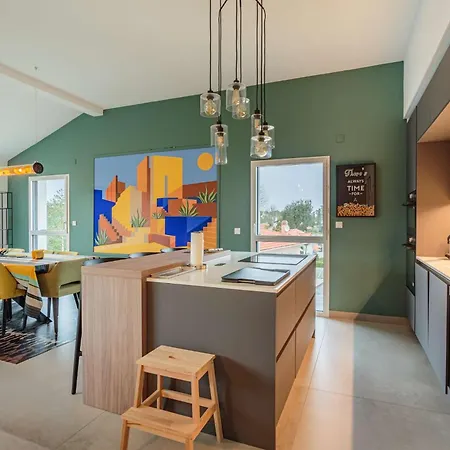 Rooftop Avec Jacuzzi Et Vue Dégagée De Gamme *