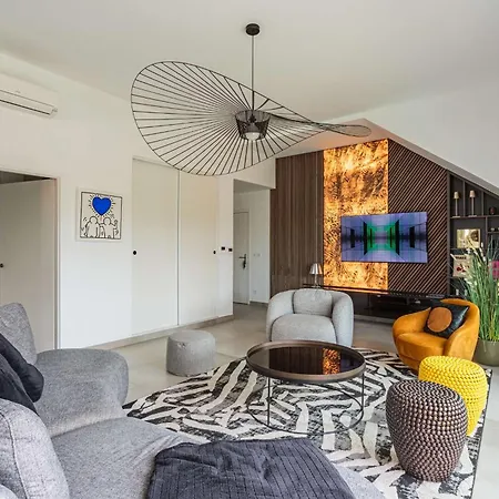 Rooftop Avec Jacuzzi Et Vue Dégagée De Gamme *