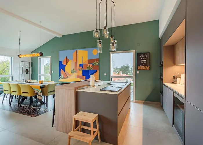 Rooftop Avec Jacuzzi Et Vue Degagee De Gamme *