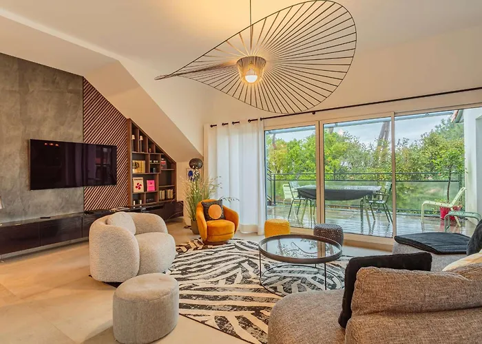 Rooftop Avec Jacuzzi Et Vue Degagee De Gamme *