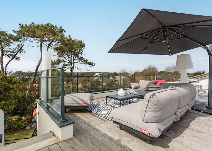 Rooftop Avec Jacuzzi Et Vue Degagee De Gamme Anglet