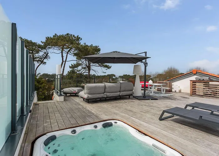 Rooftop Avec Jacuzzi Et Vue Degagee De Gamme Anglet
